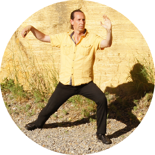 Einfache Peitsche im Tai Chi Chuan. Ein Teil aus der Traditionellen Chinesischen Medizin (TCM).  -  (Bildquelle: Steffen Michel)