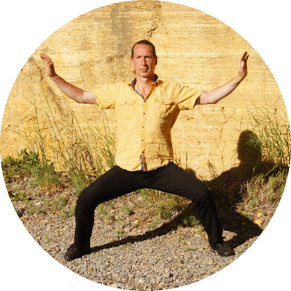 Breite Reiterstellung im Qigong  -  (Bildquelle: Steffen Michel)